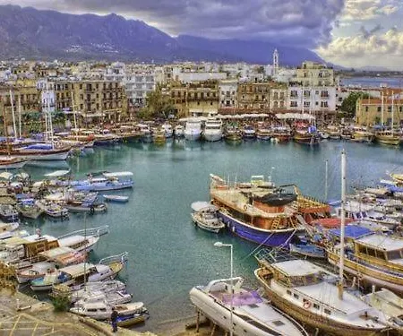 Daire Central Studio Flat With Rooftop Pool Girne