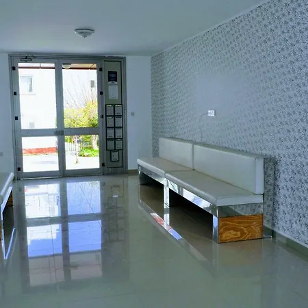 Central Studio Flat With Rooftop Pool